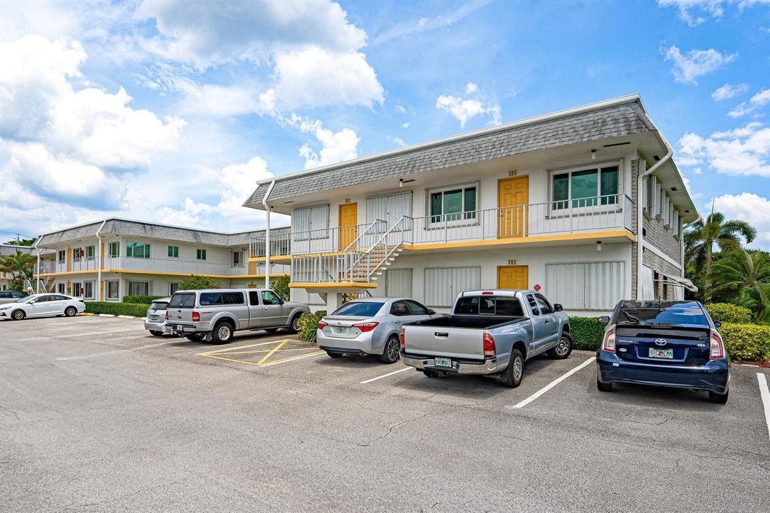 001-3120LakeOsborneDrive-106-LakeWorthBe