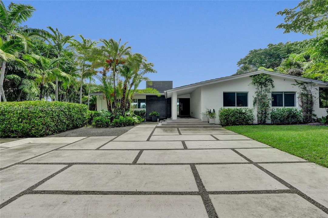 For Rent: $16,500 (6 beds, 5 baths, 3462 Square Feet)