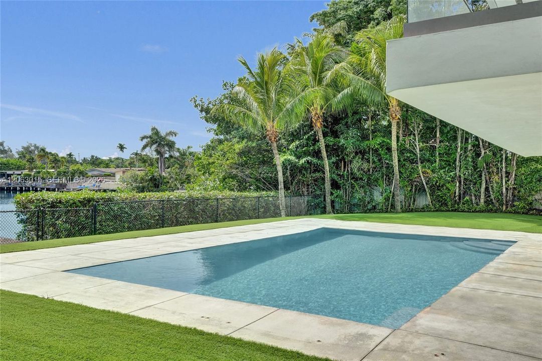 For Rent: $16,500 (6 beds, 5 baths, 3462 Square Feet)