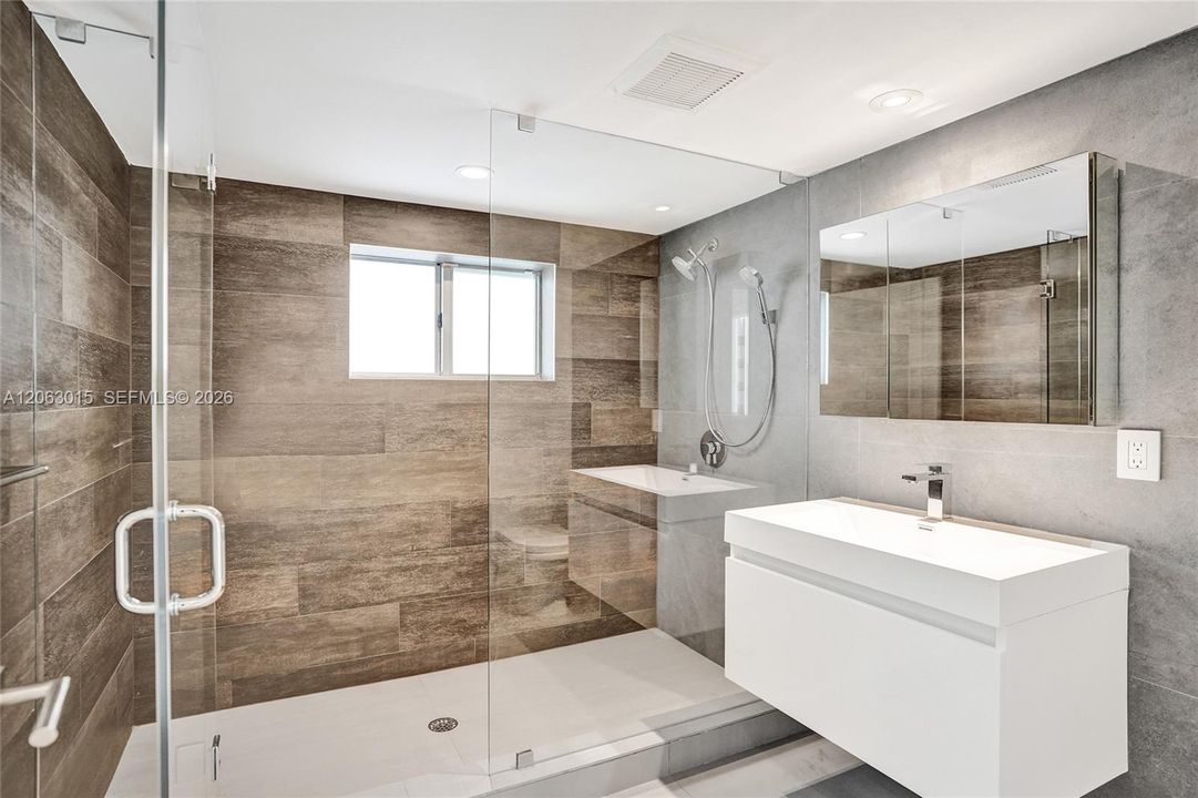 For Rent: $16,500 (6 beds, 5 baths, 3462 Square Feet)
