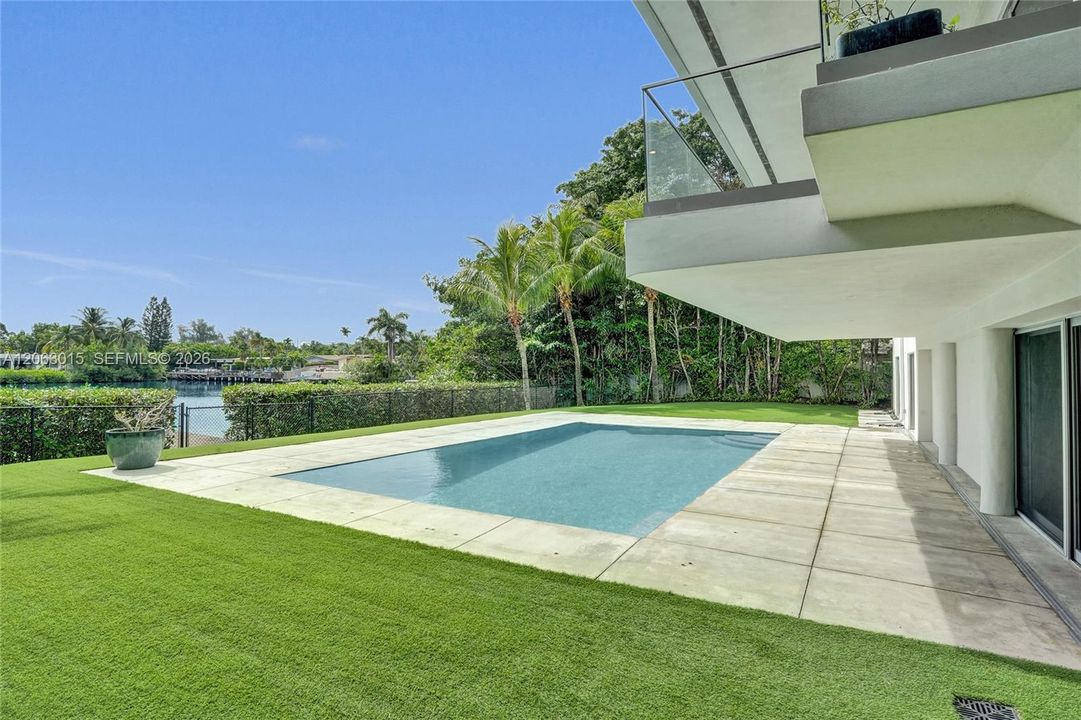 For Rent: $16,500 (6 beds, 5 baths, 3462 Square Feet)