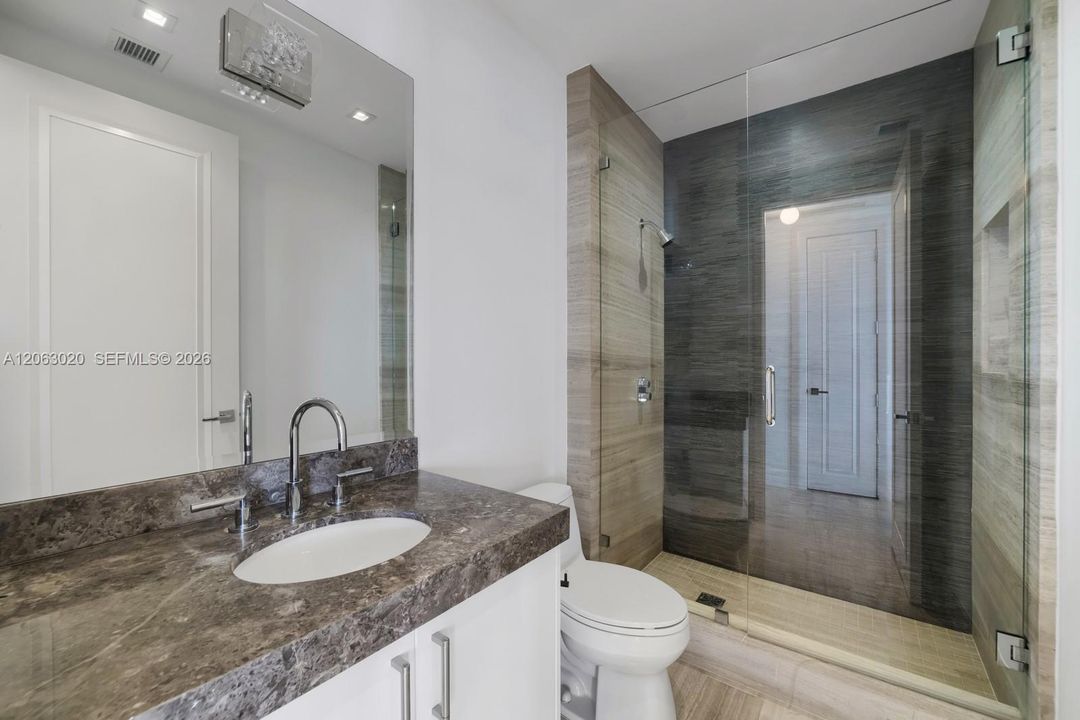 В аренду: $42,000 (3 спален, 6 ванн, 4609 Квадратных фут)