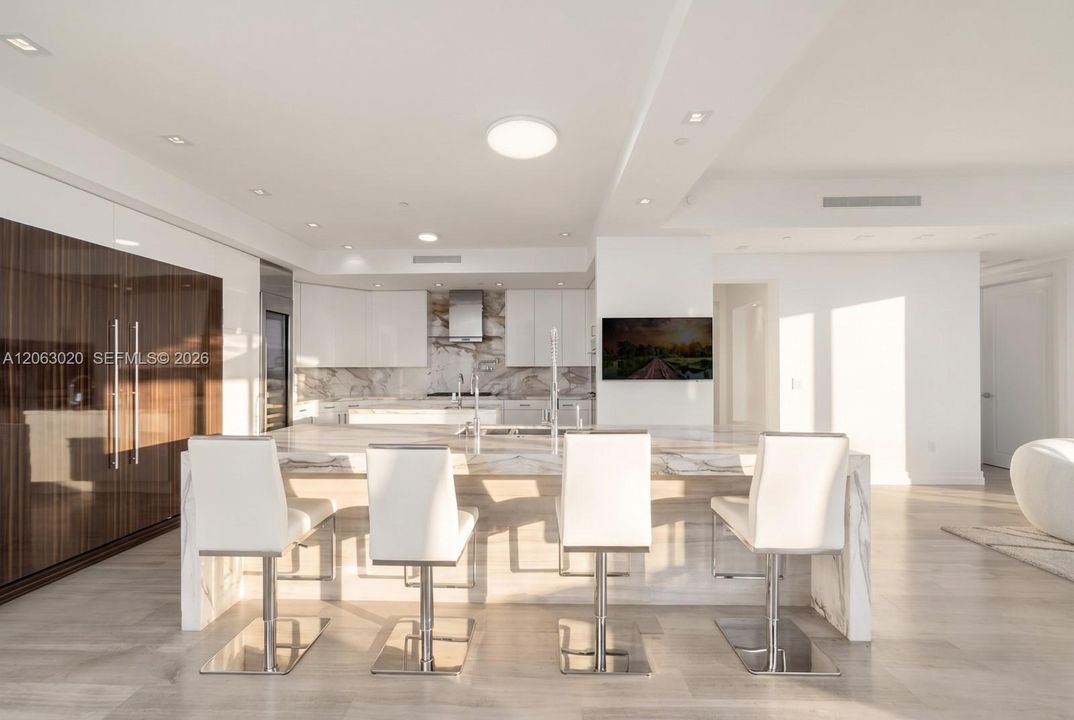 В аренду: $42,000 (3 спален, 6 ванн, 4609 Квадратных фут)