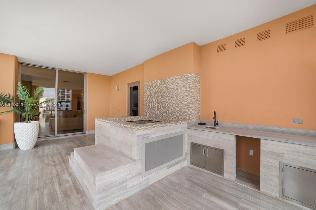 В аренду: $42,000 (3 спален, 6 ванн, 4609 Квадратных фут)