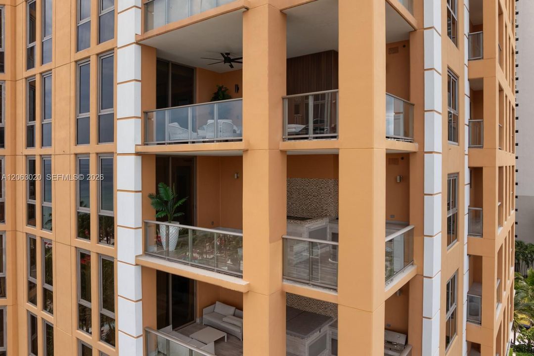 В аренду: $42,000 (3 спален, 6 ванн, 4609 Квадратных фут)