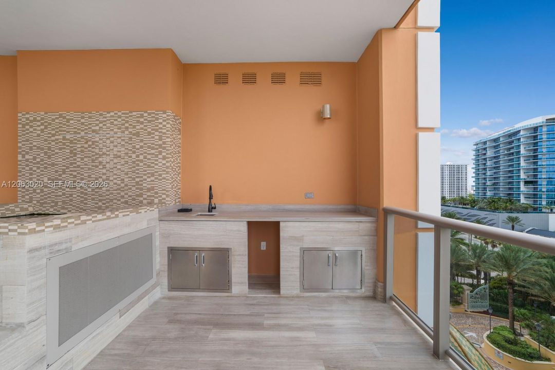 В аренду: $42,000 (3 спален, 6 ванн, 4609 Квадратных фут)