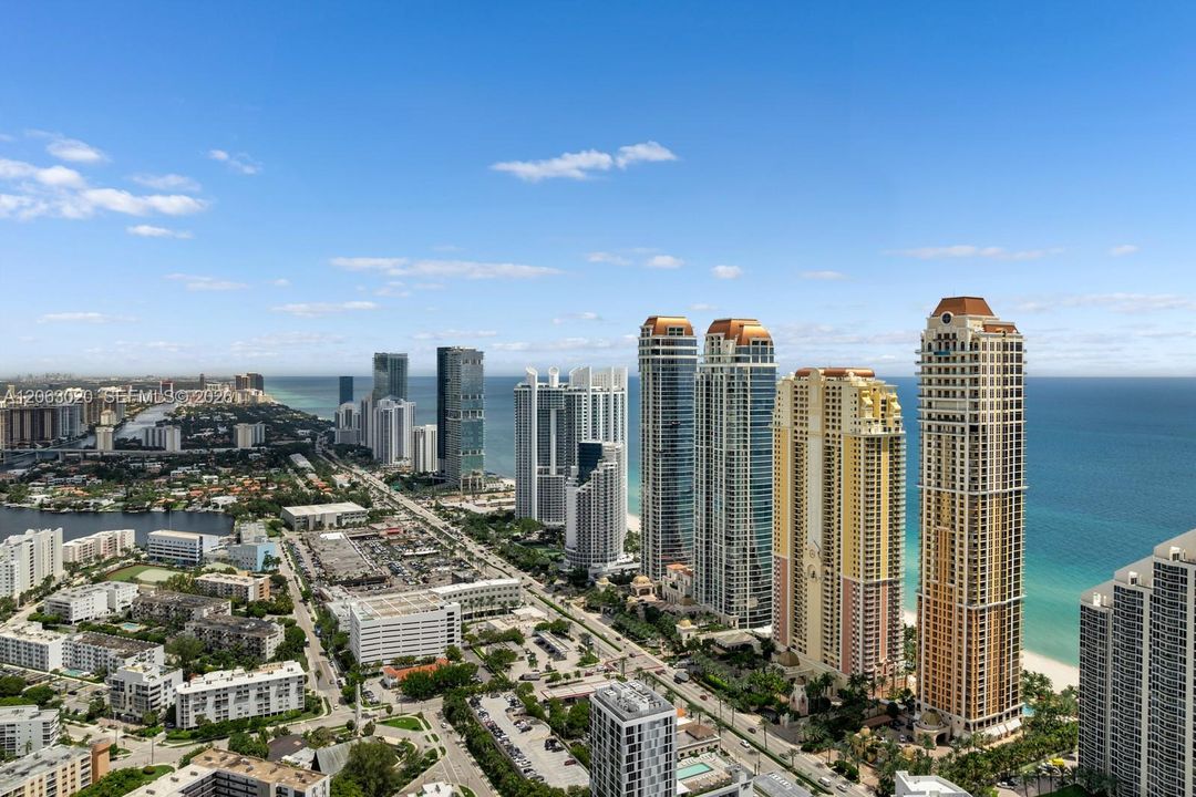 В аренду: $42,000 (3 спален, 6 ванн, 4609 Квадратных фут)