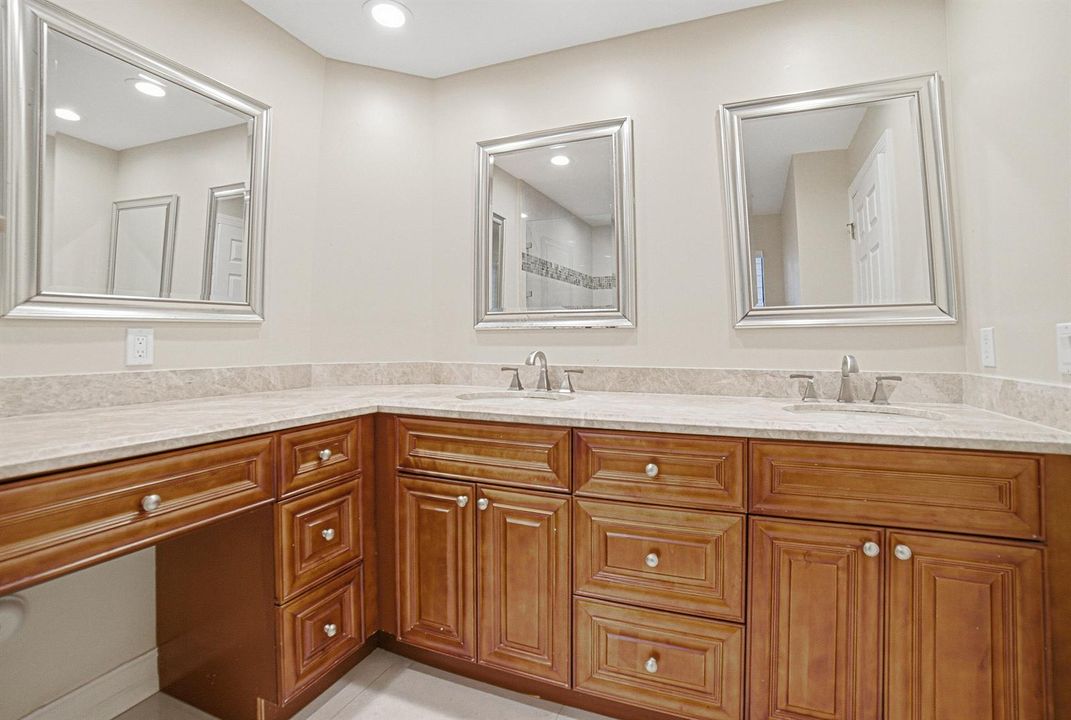Bedroom1-Bathroom