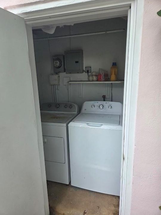 Smoke detector and circuit breaker