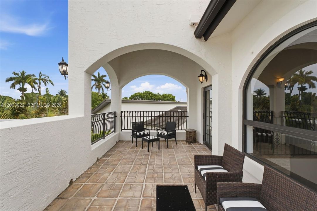 For Sale: $2,150,000 (4 beds, 4 baths, 4567 Square Feet)