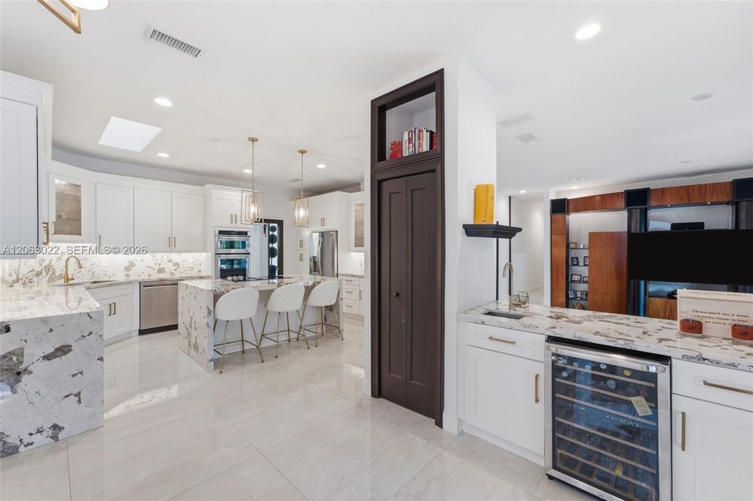 For Sale: $2,150,000 (4 beds, 4 baths, 4567 Square Feet)