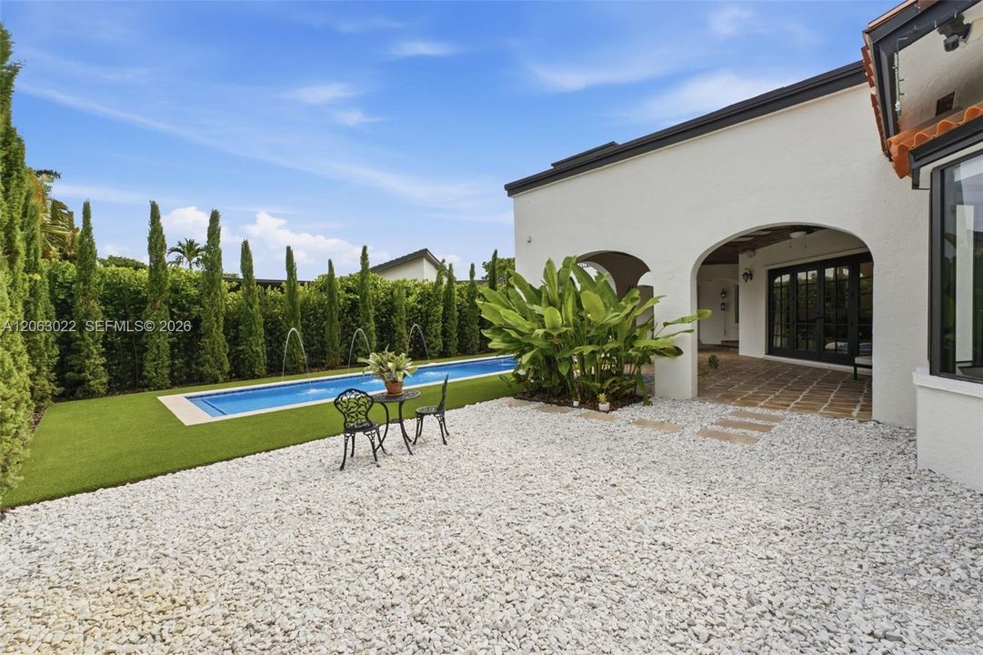 For Sale: $2,150,000 (4 beds, 4 baths, 4567 Square Feet)