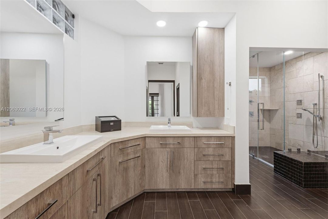 For Sale: $2,150,000 (4 beds, 4 baths, 4567 Square Feet)