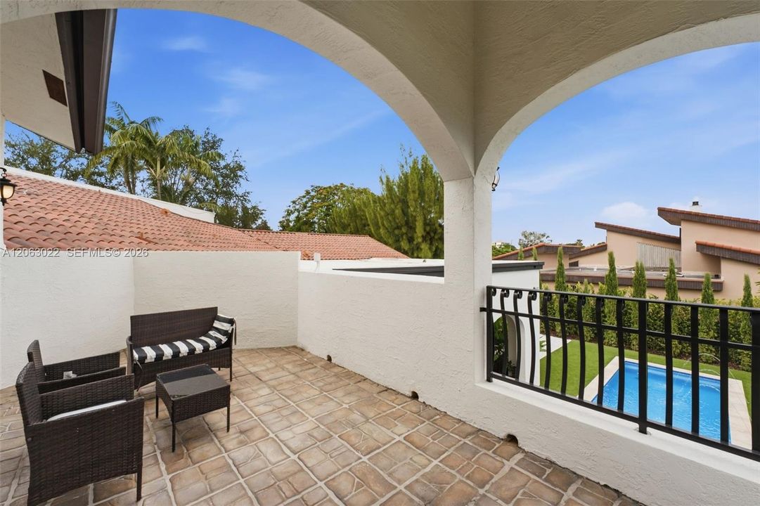 For Sale: $2,150,000 (4 beds, 4 baths, 4567 Square Feet)