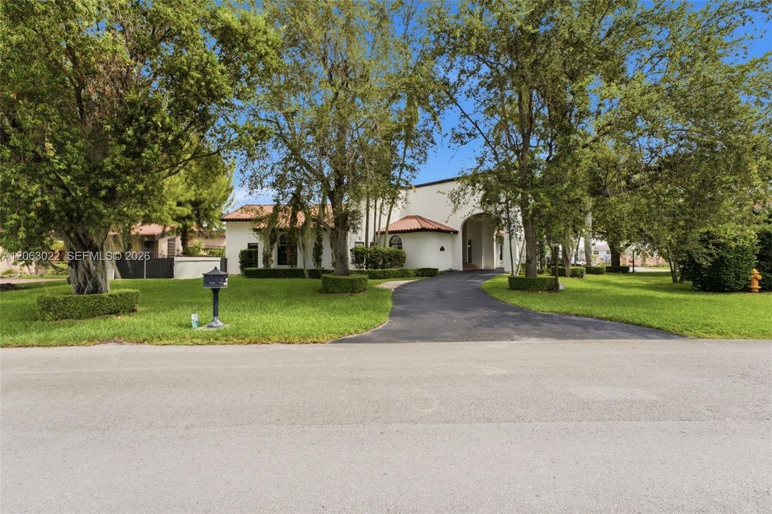 For Sale: $2,150,000 (4 beds, 4 baths, 4567 Square Feet)