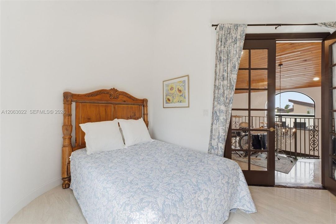 For Sale: $2,150,000 (4 beds, 4 baths, 4567 Square Feet)