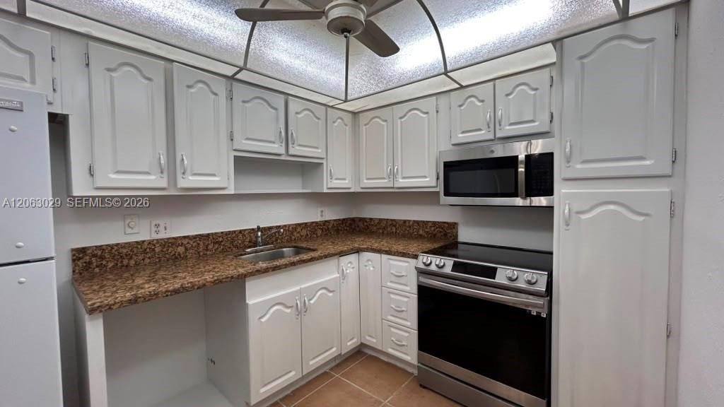 На продажу: $190,000 (2 спален, 2 ванн, 980 Квадратных фут)