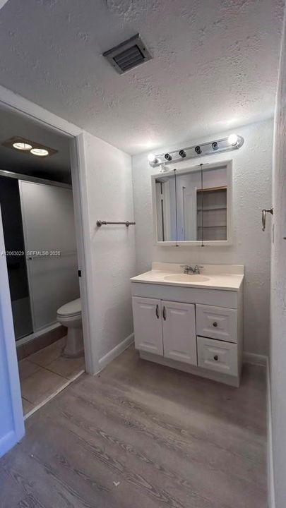 На продажу: $190,000 (2 спален, 2 ванн, 980 Квадратных фут)