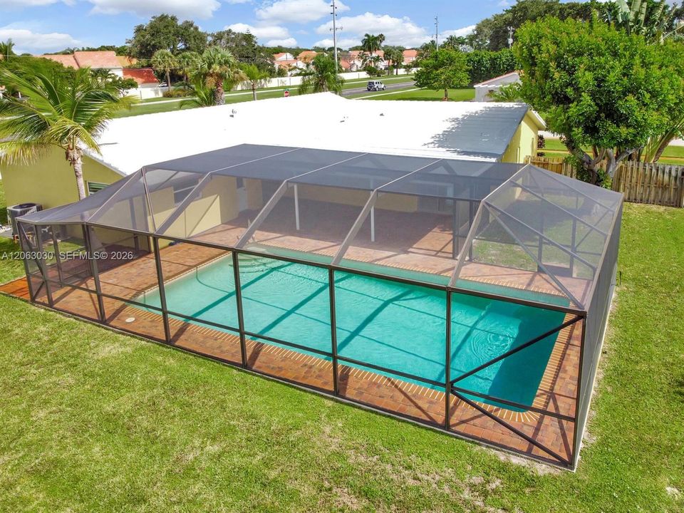 En Renta: $4,750 (3 camas, 2 baños, 1921 Pies cuadrados)