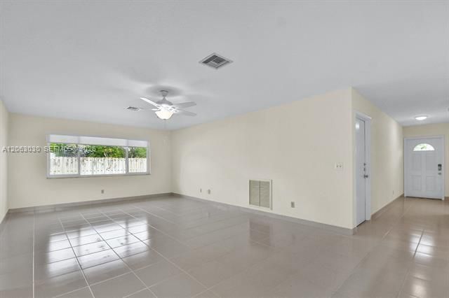 En Renta: $4,750 (3 camas, 2 baños, 1921 Pies cuadrados)