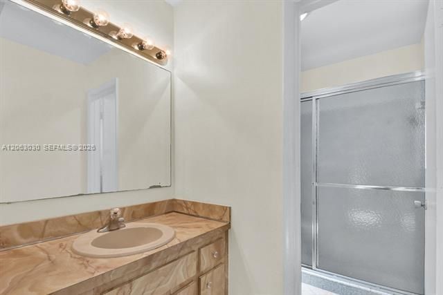 En Renta: $4,750 (3 camas, 2 baños, 1921 Pies cuadrados)