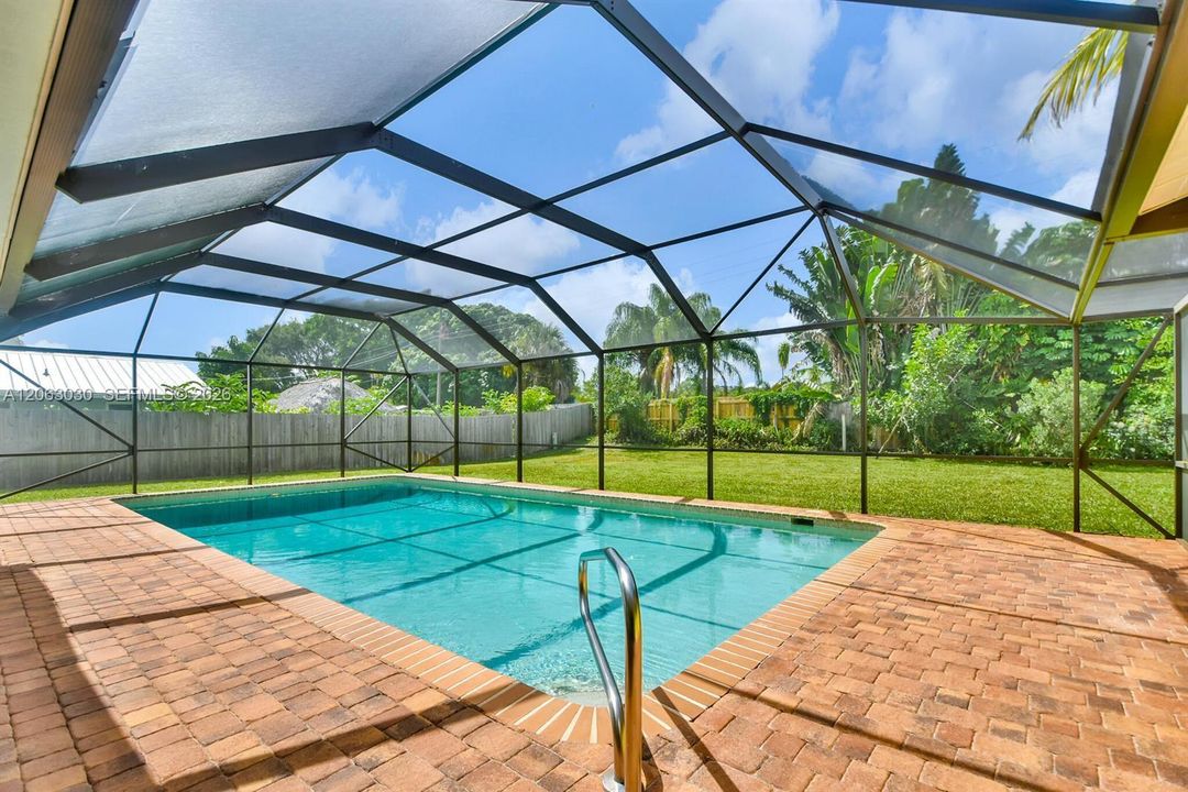 En Renta: $4,750 (3 camas, 2 baños, 1921 Pies cuadrados)