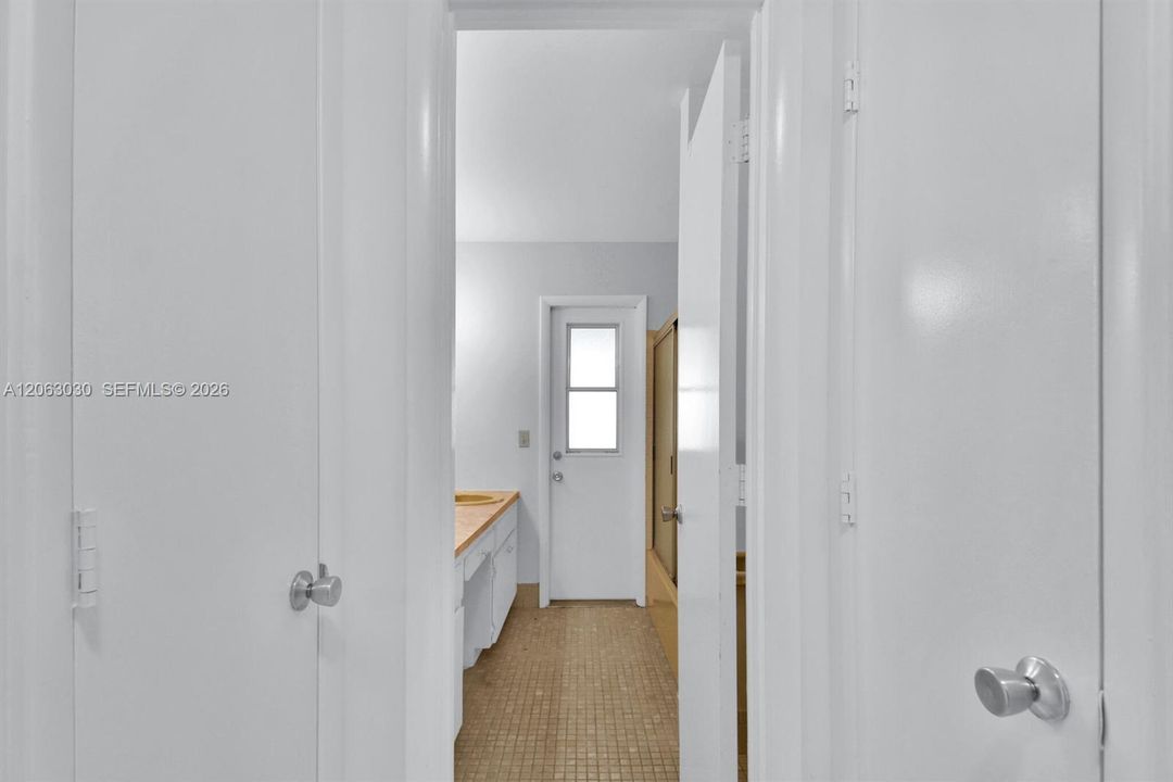 En Renta: $4,750 (3 camas, 2 baños, 1921 Pies cuadrados)