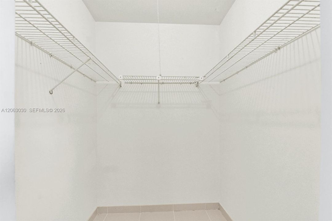 En Renta: $4,750 (3 camas, 2 baños, 1921 Pies cuadrados)