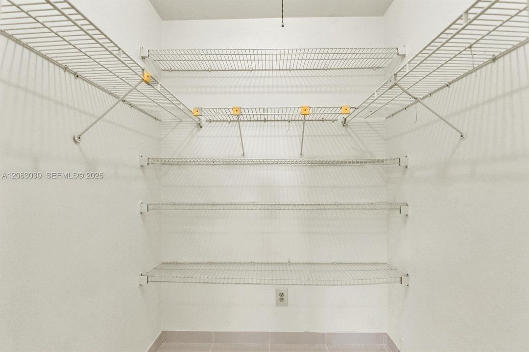 En Renta: $4,750 (3 camas, 2 baños, 1921 Pies cuadrados)