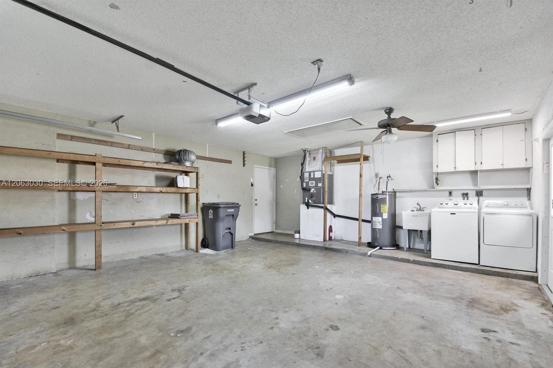 En Renta: $4,750 (3 camas, 2 baños, 1921 Pies cuadrados)