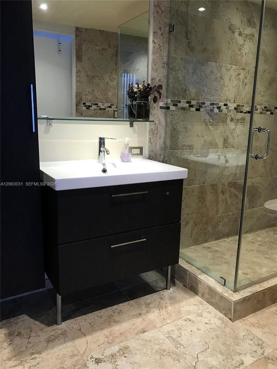 В аренду: $2,460 (2 спален, 2 ванн, 988 Квадратных фут)