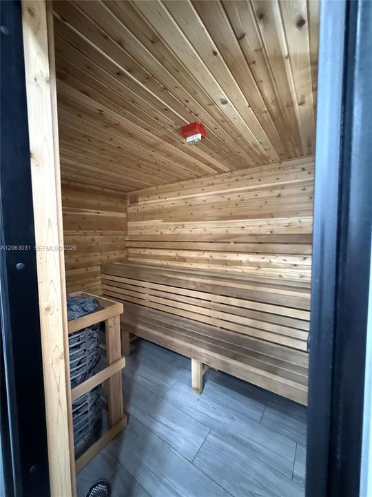 В аренду: $2,460 (2 спален, 2 ванн, 988 Квадратных фут)