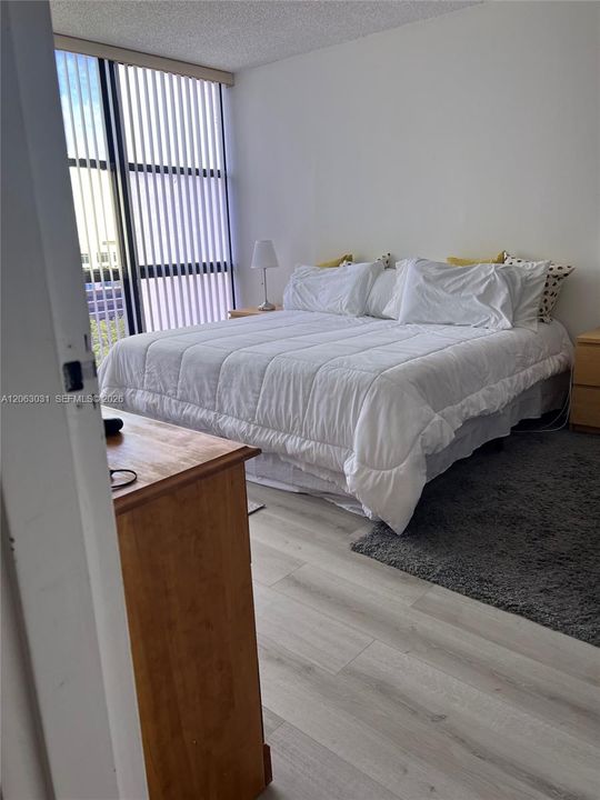 В аренду: $2,460 (2 спален, 2 ванн, 988 Квадратных фут)