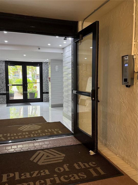 В аренду: $2,460 (2 спален, 2 ванн, 988 Квадратных фут)