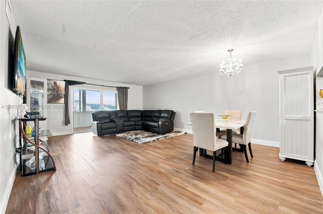 For Sale: $150,000 (2 beds, 2 baths, 1088 Square Feet)