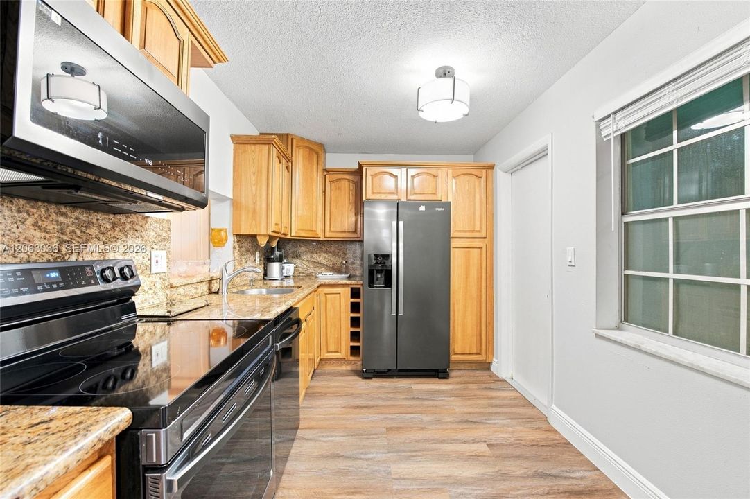 For Sale: $150,000 (2 beds, 2 baths, 1088 Square Feet)