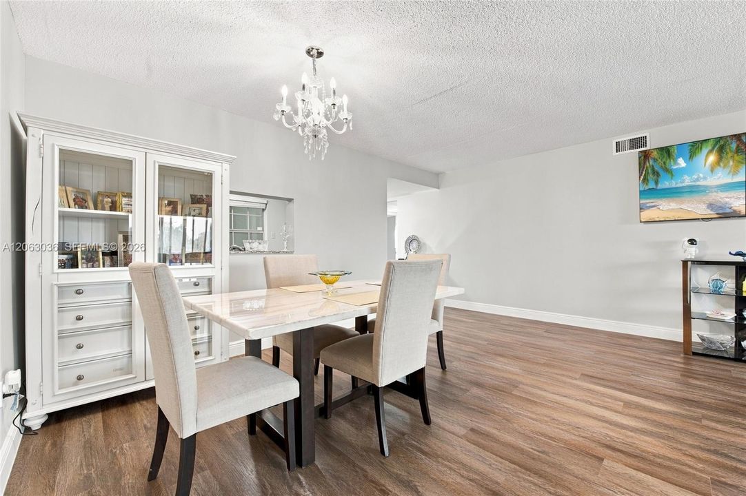 For Sale: $150,000 (2 beds, 2 baths, 1088 Square Feet)