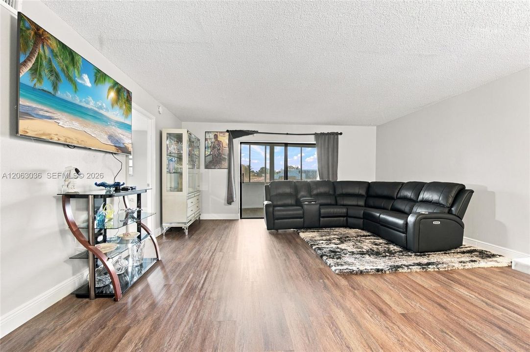 For Sale: $150,000 (2 beds, 2 baths, 1088 Square Feet)