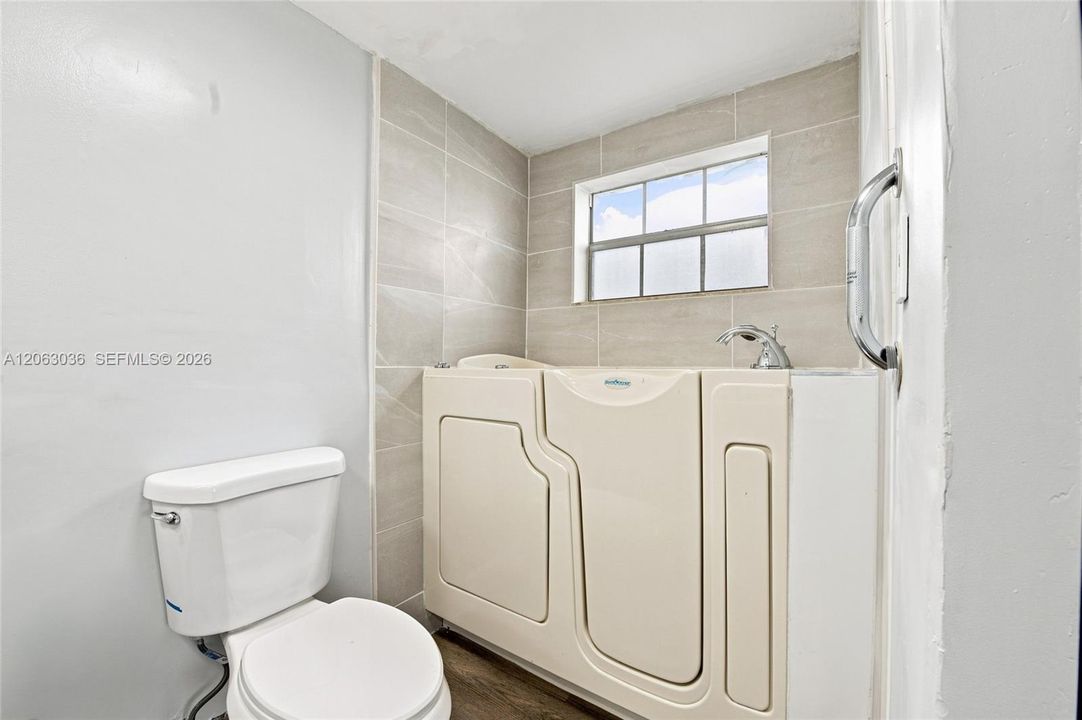 For Sale: $150,000 (2 beds, 2 baths, 1088 Square Feet)