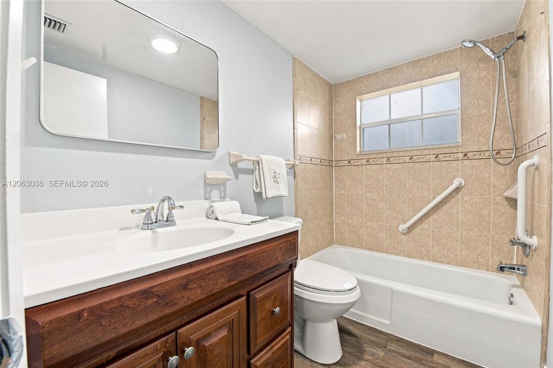For Sale: $150,000 (2 beds, 2 baths, 1088 Square Feet)