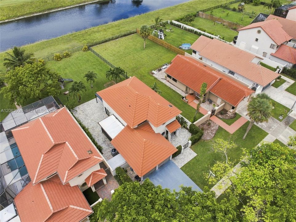 En Venta: $655,000 (3 camas, 2 baños, 1912 Pies cuadrados)