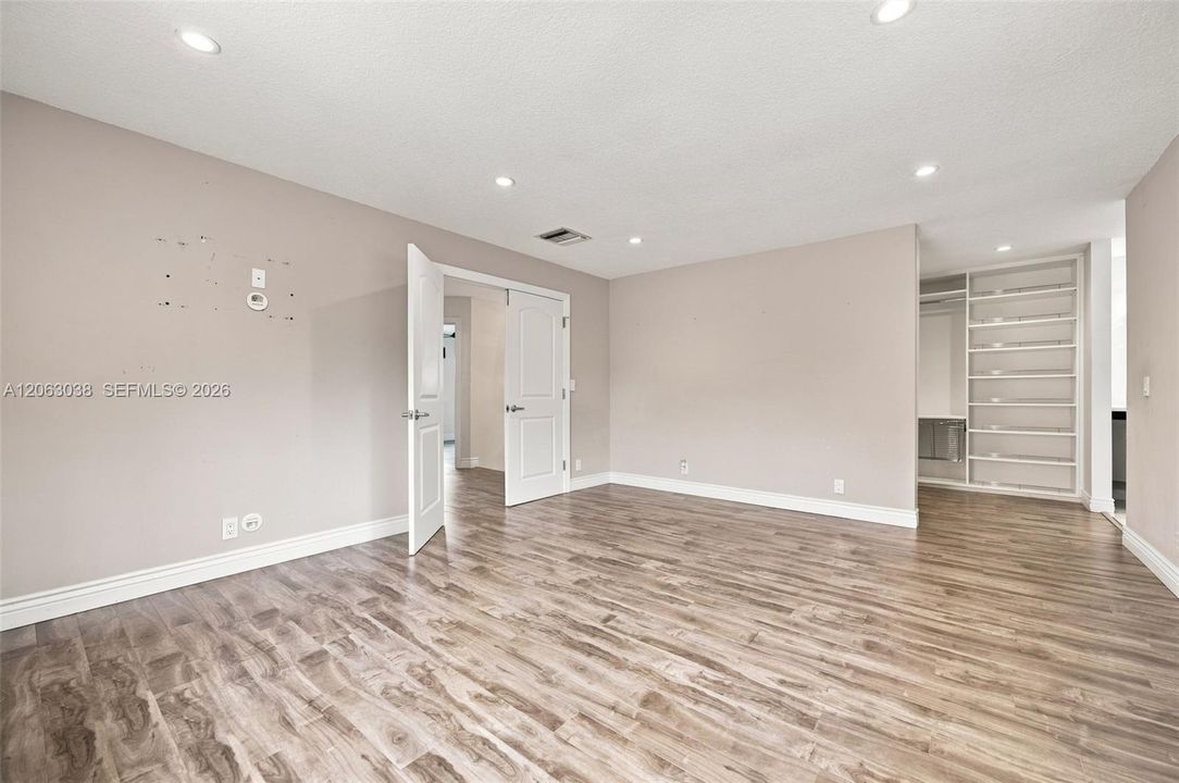 En Venta: $655,000 (3 camas, 2 baños, 1912 Pies cuadrados)