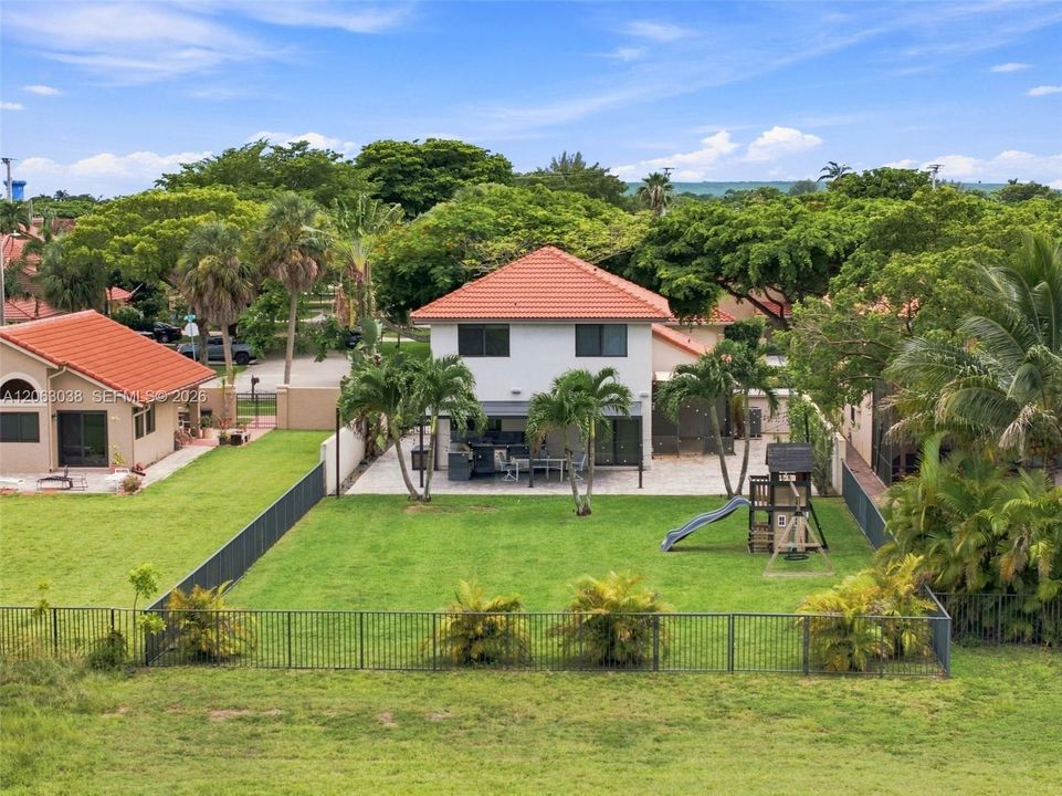 En Venta: $655,000 (3 camas, 2 baños, 1912 Pies cuadrados)