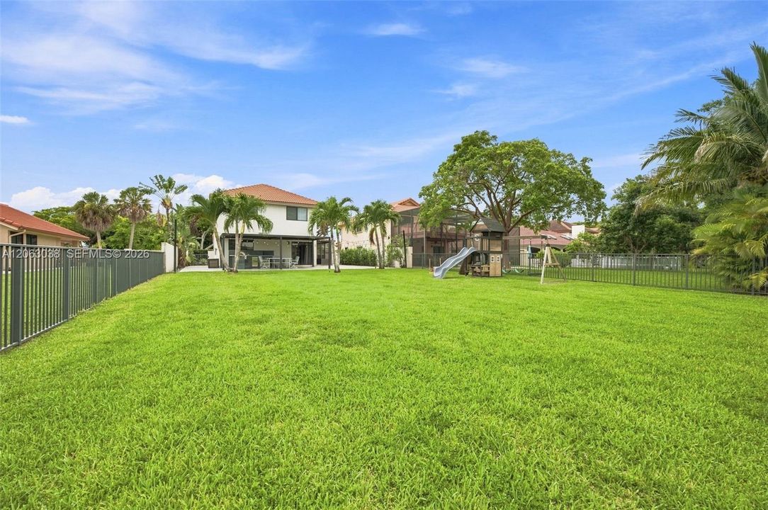 En Venta: $655,000 (3 camas, 2 baños, 1912 Pies cuadrados)