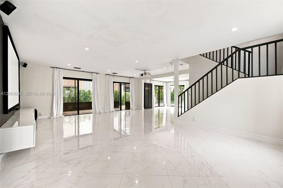 En Venta: $655,000 (3 camas, 2 baños, 1912 Pies cuadrados)