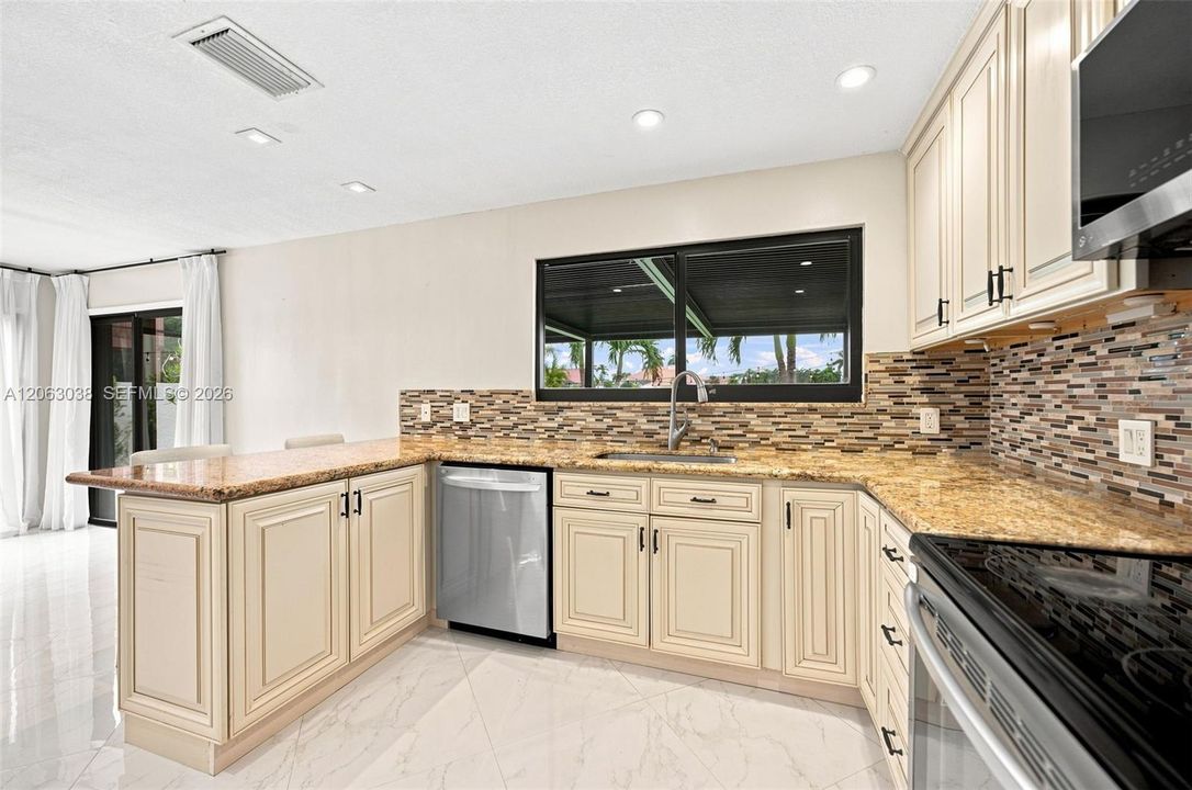 En Venta: $655,000 (3 camas, 2 baños, 1912 Pies cuadrados)