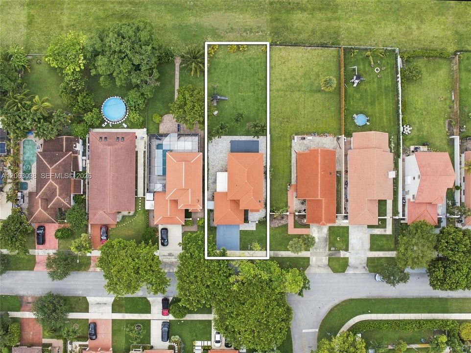 En Venta: $655,000 (3 camas, 2 baños, 1912 Pies cuadrados)