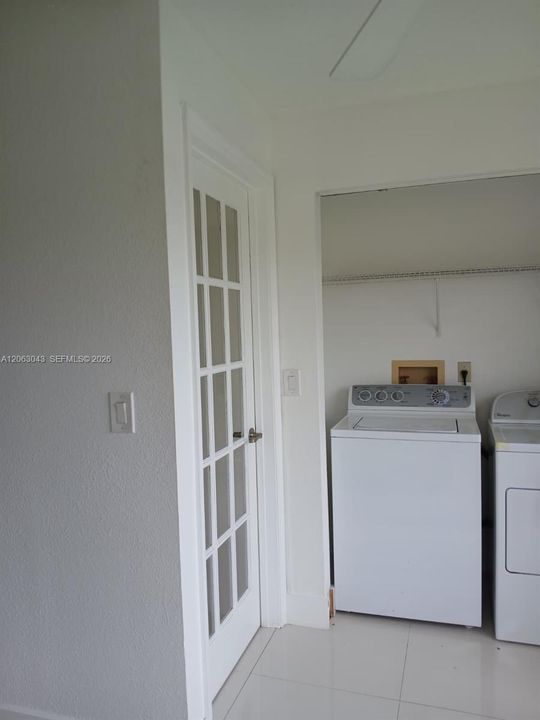 Activo con contrato: $1,980 (1 camas, 1 baños, 743 Pies cuadrados)
