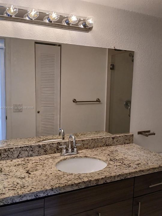 Activo con contrato: $1,980 (1 camas, 1 baños, 743 Pies cuadrados)