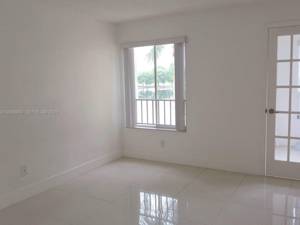 Activo con contrato: $1,980 (1 camas, 1 baños, 743 Pies cuadrados)